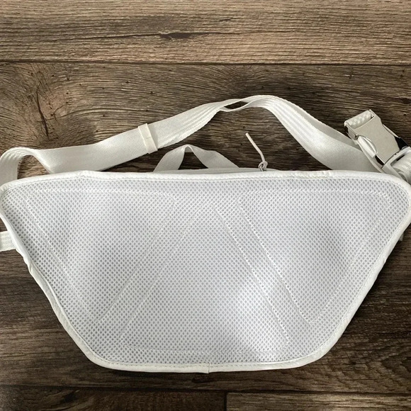 Athleta Excursion Beltbag Fanny Pack in White - Picture 6 of 10